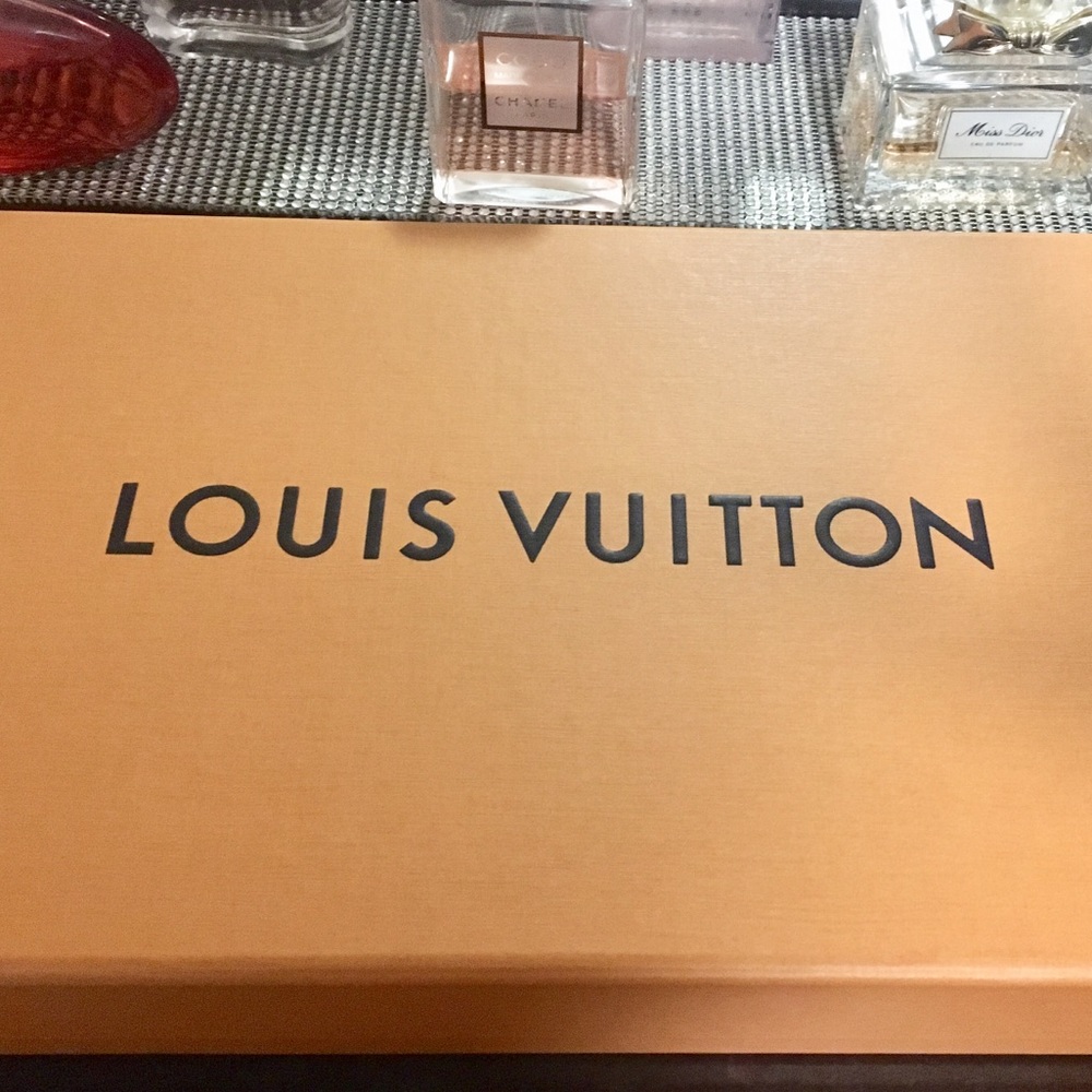 LV BOX